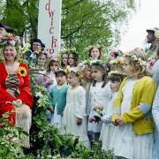 May  13th  2023Copyright Photographer Simon Pizzey Randwick WapNew Mayor Jo Marsden and flower girls