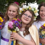 AUGUST    2022

Copyright Photographer Simon Pizzey 

Centre May Queen Esme Smith, eleven with prinesses, L to R; Natasha Chivers, eleven, Daisy Beard, eleven

Bisley Flower annual  and Produce Show