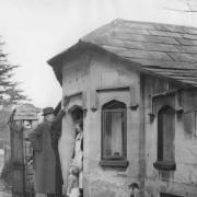 Gloucrestershire's smallest house Far Hill Lodge in 1937